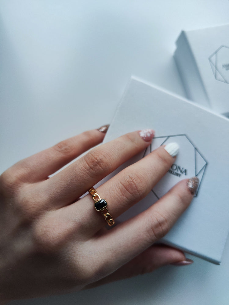Golden Chain Ring Black CZ - Amona Jewelry