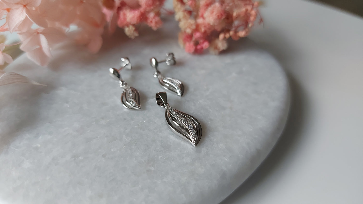 Luxurious Silver Zirconia Set