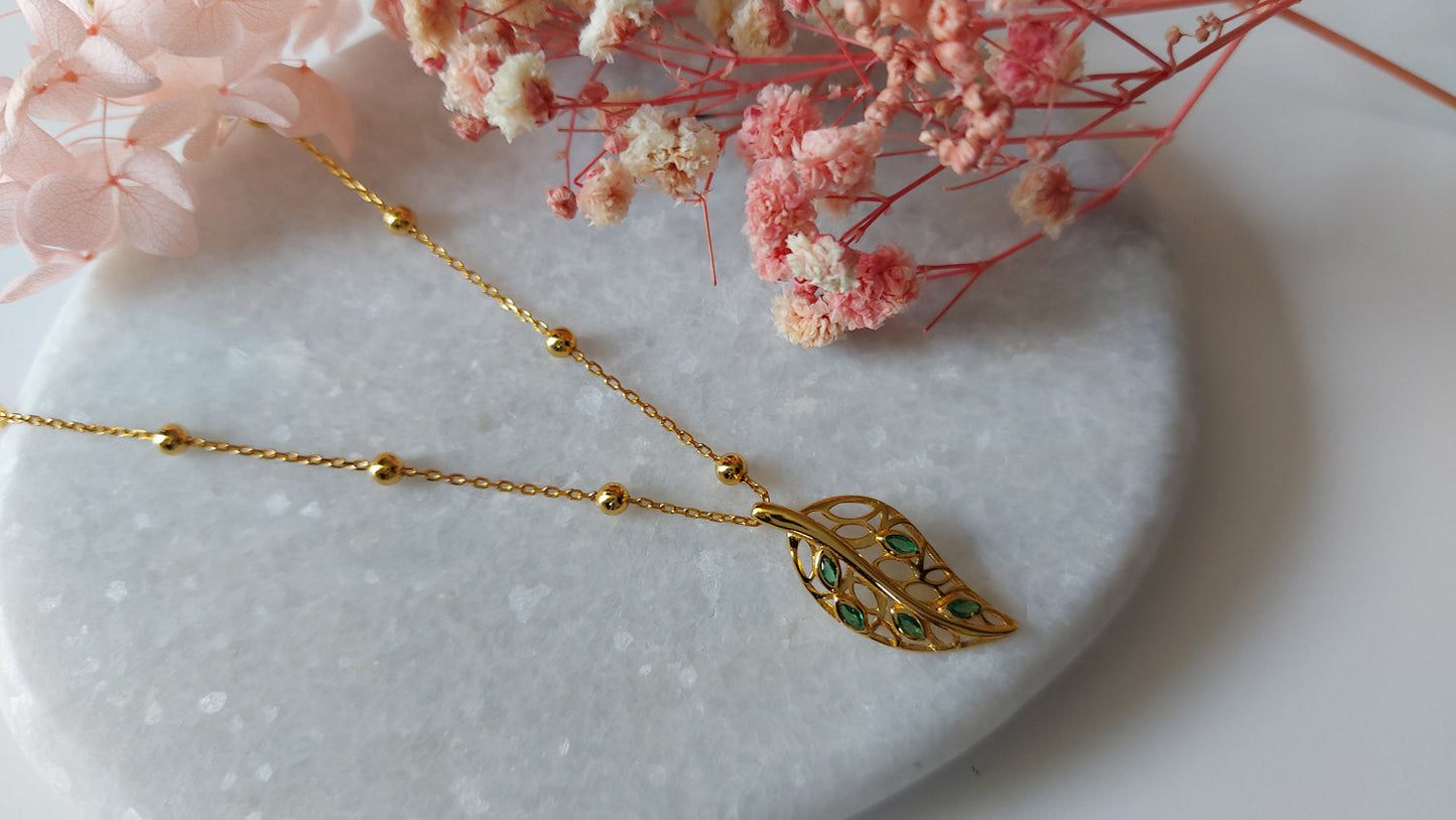 Golden Leafy Green Necklace - Amona Jewellery
