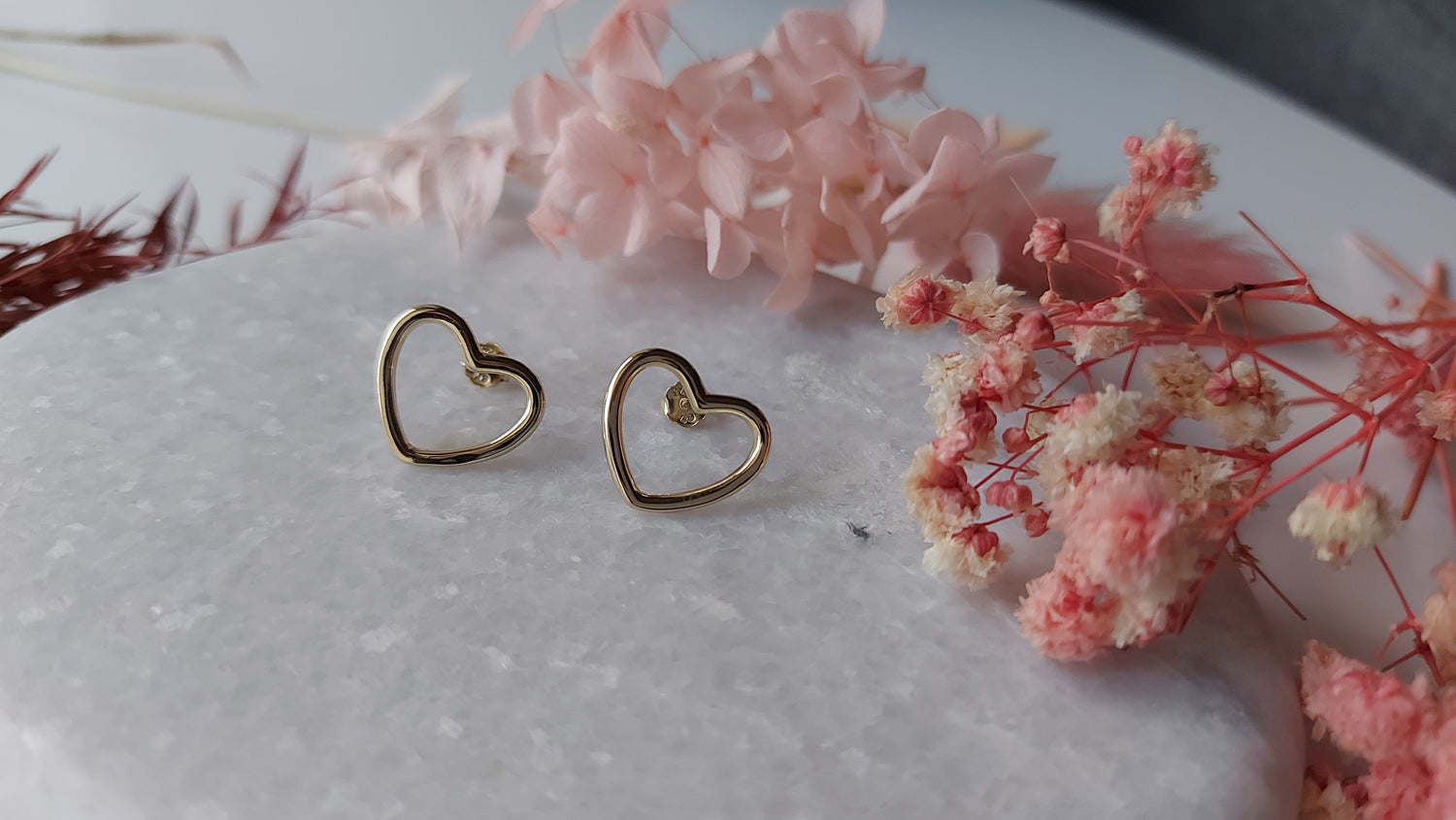 Gold Heart Stud Earrings - Amona Jewelry