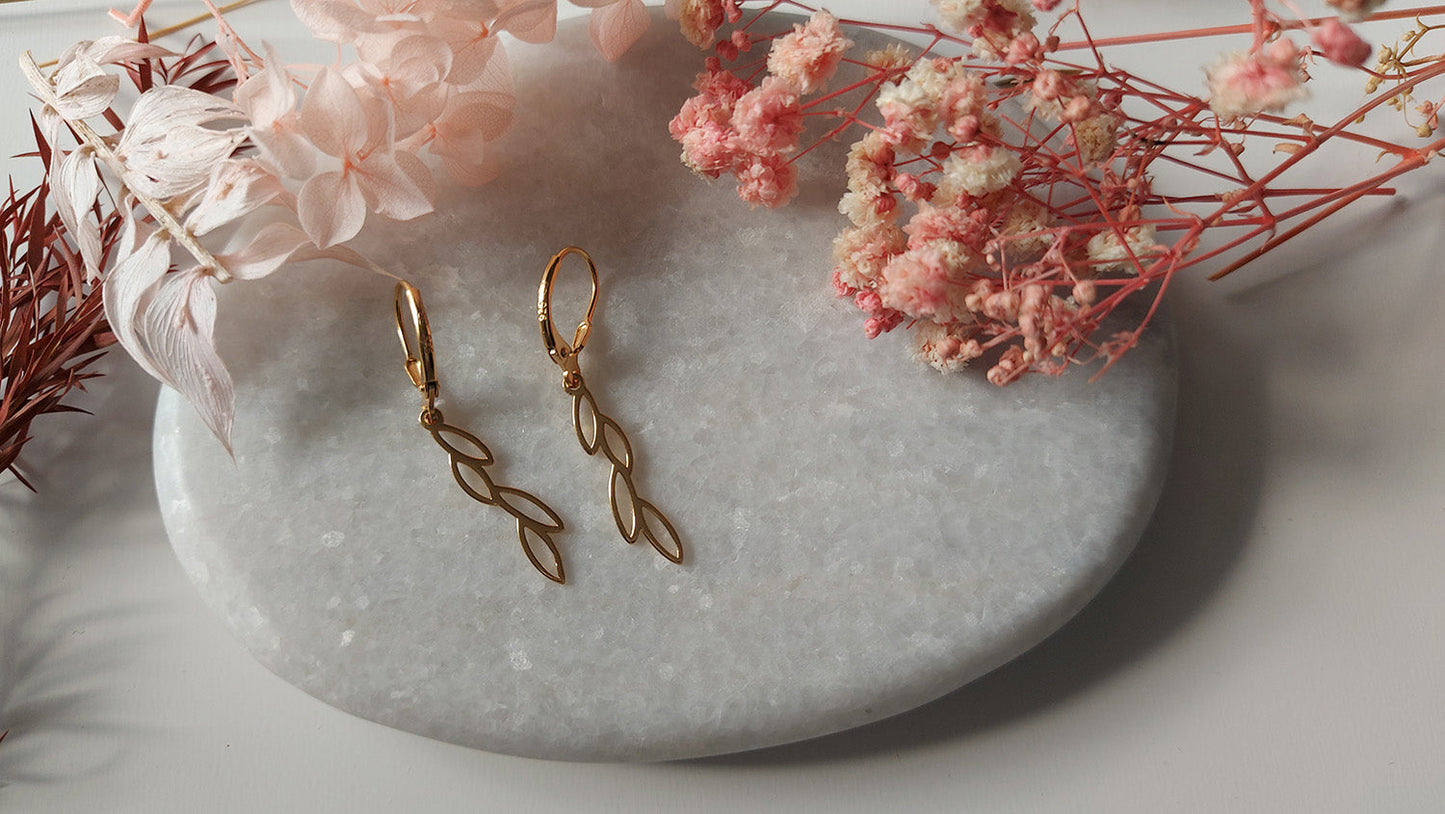 Gold Leaves Earrings - Amona Jewelry