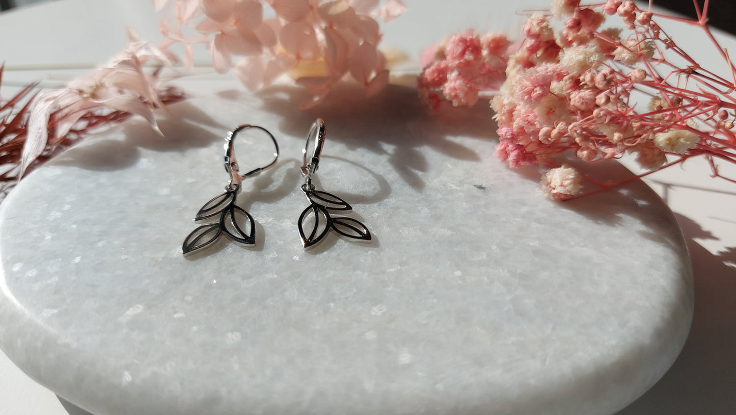 Silver Leaf Earrings - Amona Jewelry
