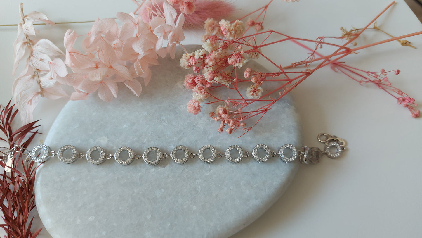 Delicate Circle Bracelet
