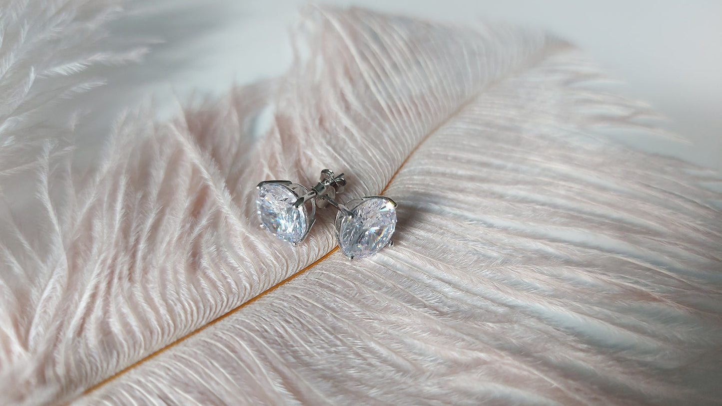 Round-Cut Clear Gemstone Stud Earrings - Silver - Amona Jewelry