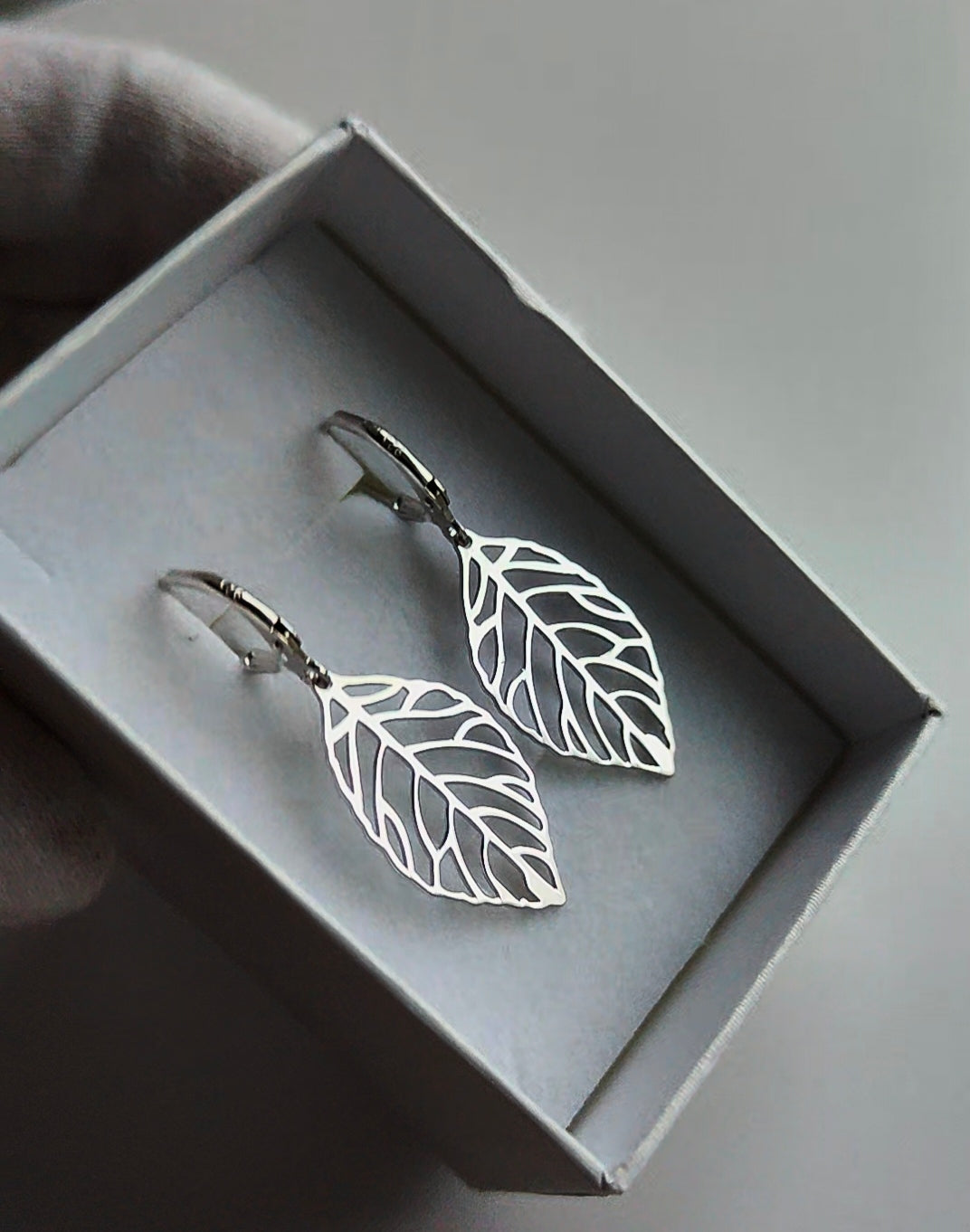 Realistic Leaf Design Silver Earrings - Amona Jewelry
