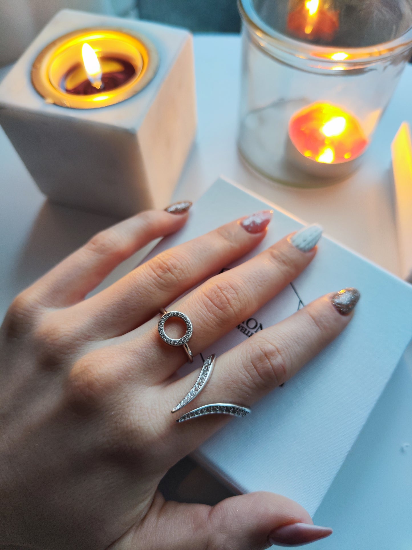 Gerhodineerde zilveren ring met witte zirkonia