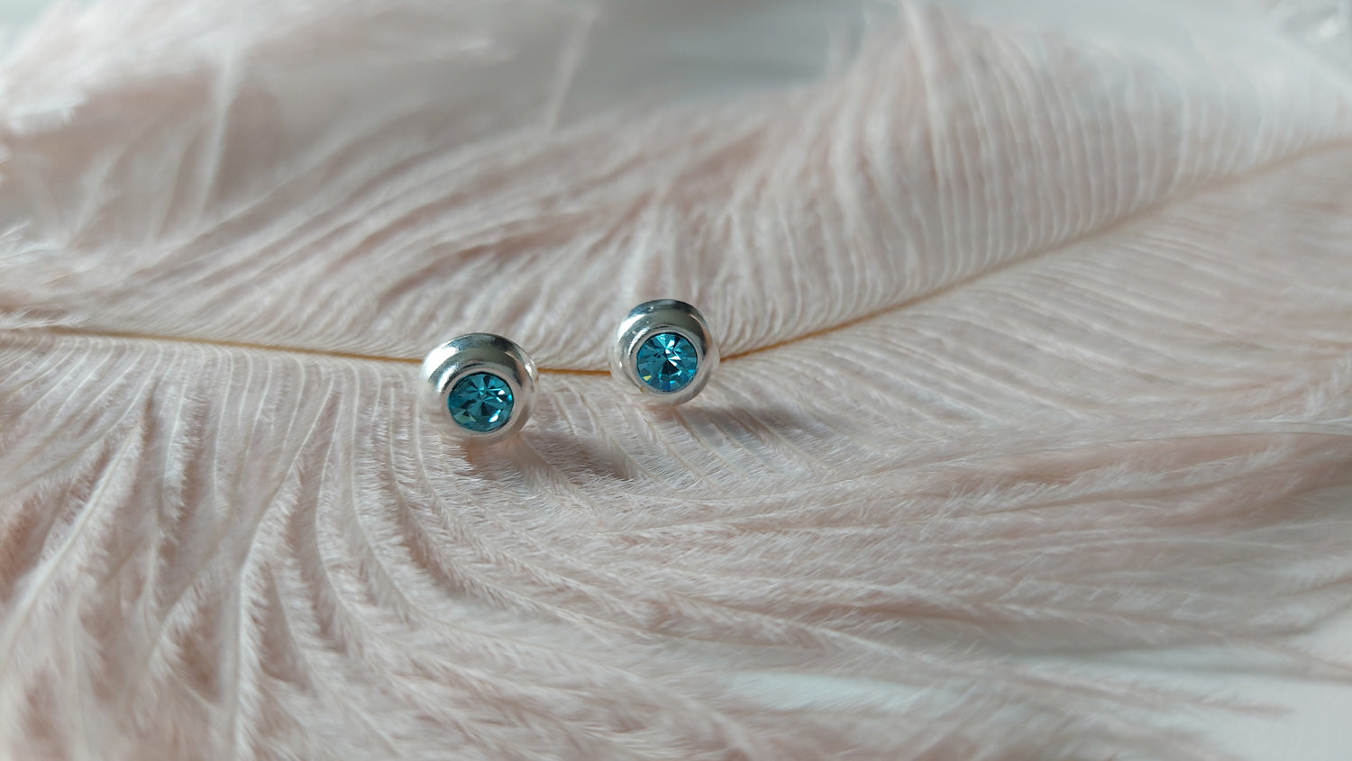 Classic Stud Earrings with Blue Stone - Amona Jewelry