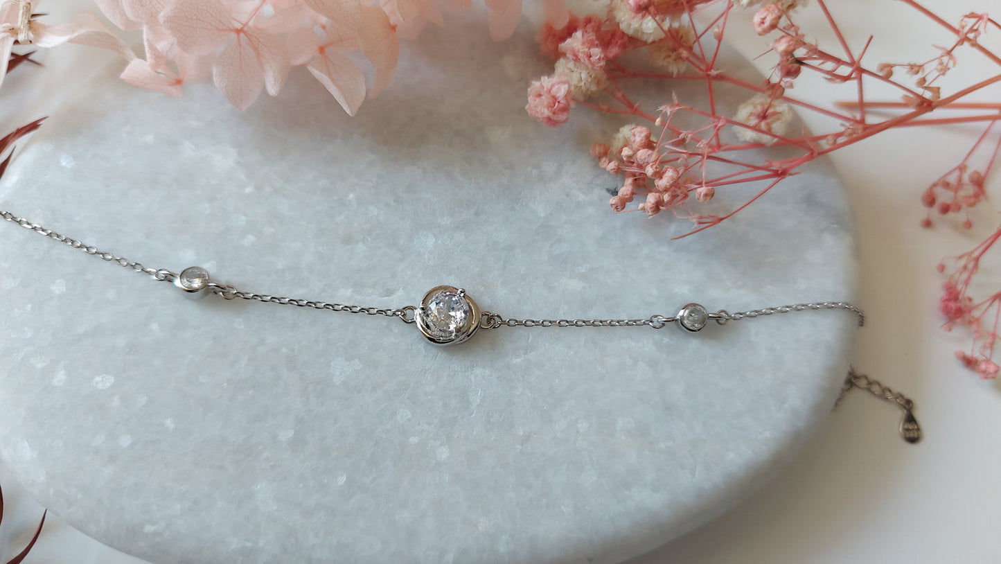 Silver Zirconia Flower Bracelet - Amona Jewelry