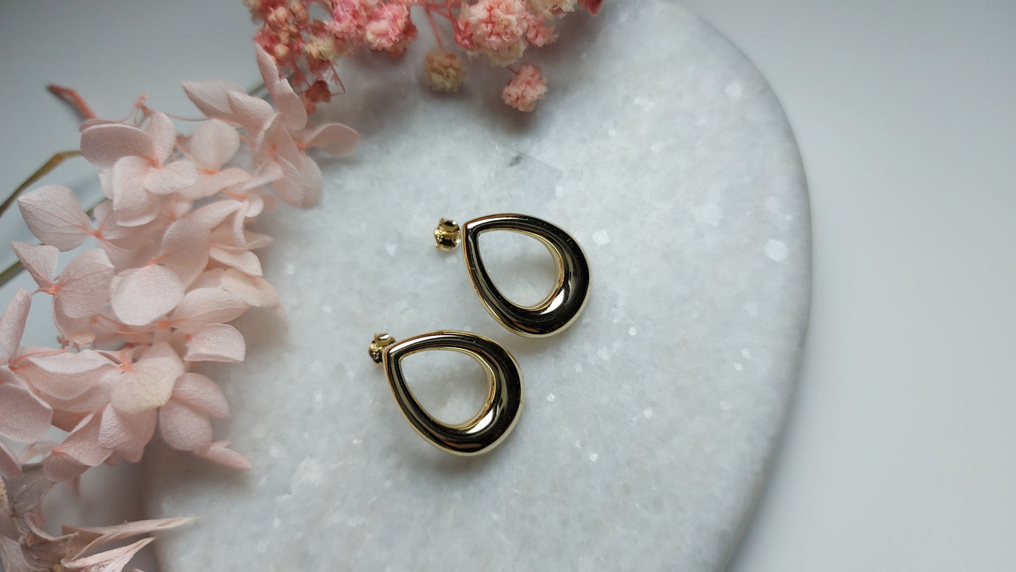 Golden Droplets Stud Earrings - Amona Jewelry