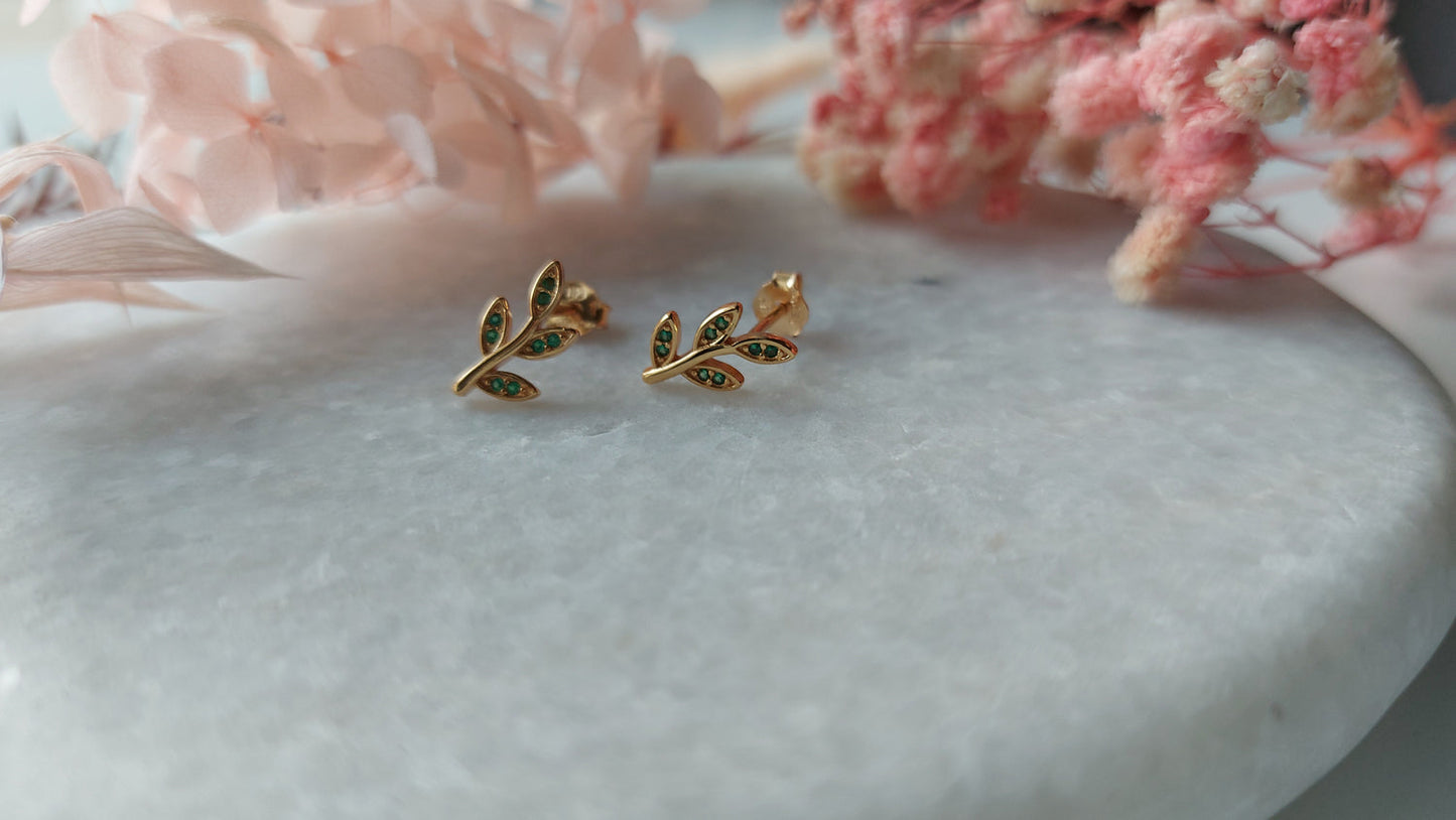 Stylish Gold Plated Leaf Design - Amona Jewelry