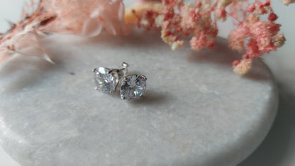 Round-Cut Clear Gemstone Stud Earrings - Silver - Amona Jewelry